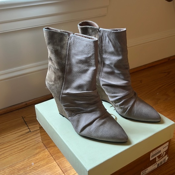 Dani black GUC gray suede and leather bootie wedges - Picture 1 of 6